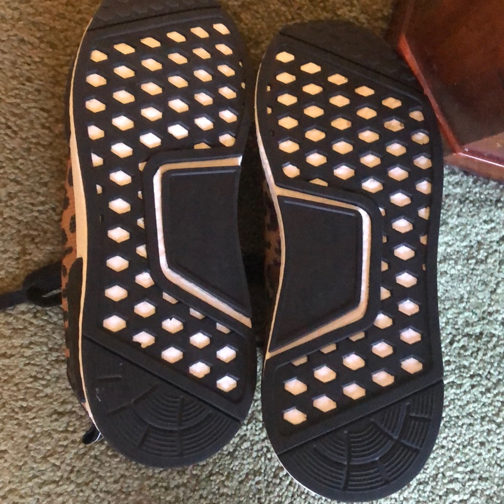 Three In sneakers - Picture 2 of 3